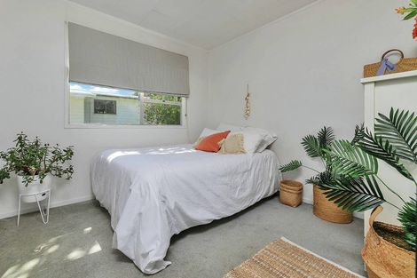 Photo of property in 10 Regency Place, Sunnynook, Auckland, 0632