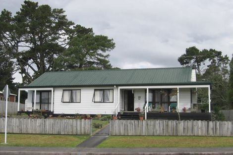 Photo of property in 86 Harmel Road, Glendene, Auckland, 0602