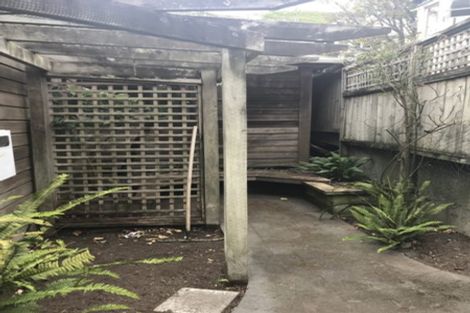 Photo of property in 1/2 Malcolm Lane, Thorndon, Wellington, 6011