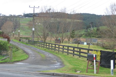 Photo of property in 70 Awaroa Road, Helensville, 0800