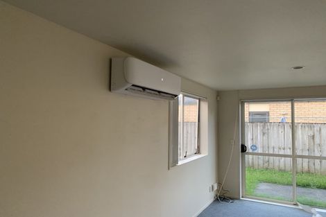 Photo of property in 62 Woodbank Drive, Glen Eden, Auckland, 0602