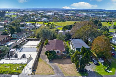 Photo of property in 34 Royal Road, Massey, Auckland, 0614