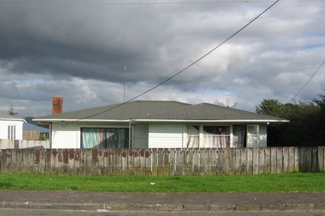 Photo of property in 14 Waione Avenue, Te Atatu Peninsula, Auckland, 0610