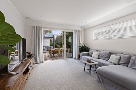 Photo of property in 6 Denby Lane, Northcote Point, Auckland, 0627