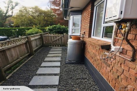 Photo of property in 2/1 Tallington Crescent, Torbay, Auckland, 0630