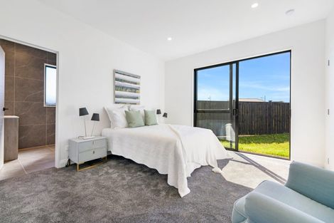 Photo of property in 14 Emerald Avenue, Rosehill, Papakura, 2113