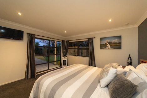 Photo of property in 39 Tennyson Avenue, Kelvin Grove, Palmerston North, 4414