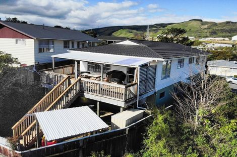 Photo of property in 116 Taylor Terrace, Tawa, Wellington, 5028