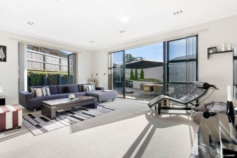 Photo of property in 8 Ellivani Rise, Pukekohe, 2120