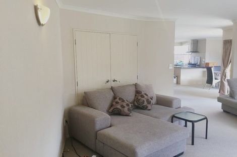 Photo of property in 16 Monash Place, Flat Bush, Auckland, 2016