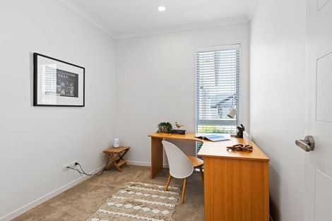 Photo of property in 9 Walter Ruddock Avenue, Kumeu, 0810