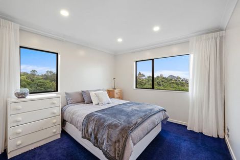 Photo of property in 10 Larsen Place, Merrilands, New Plymouth, 4312
