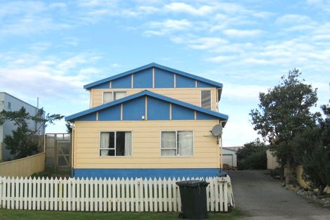 Photo of property in 8a Babbacombe Avenue, Otaki Beach, Otaki, 5512