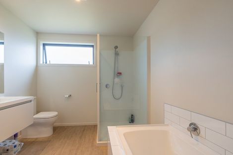 Photo of property in 5 Mount Creighton Crescent, Wanaka, 9305