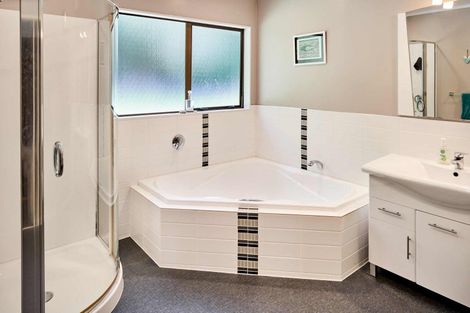 Photo of property in 16 Saint Aidans Way, Tawa, Wellington, 5028