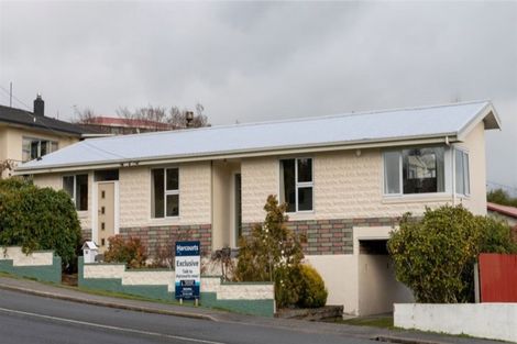 Photo of property in 16 Golfers Drive, Balclutha, 9230