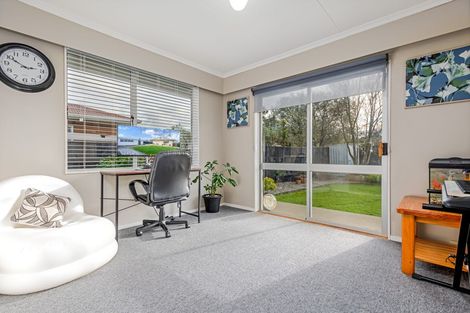 Photo of property in 76 John F Kennedy Drive, Milson, Palmerston North, 4414