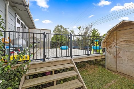 Photo of property in 2 Rere Place, Parakai, 0830