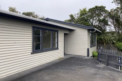 Photo of property in 2 Horokiwi Road West, Newlands, Wellington, 6037