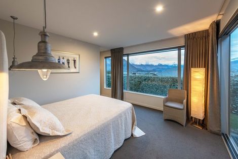 Photo of property in 16 Edgewood Place, Wanaka, 9305