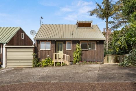 Photo of property in 1/807 East Coast Road, Northcross, Auckland, 0630