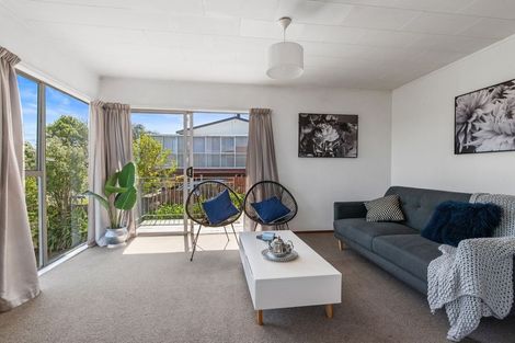 Photo of property in 4a Lavery Place, Sunnynook, Auckland, 0632