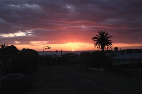 Photo of property in 6 Tainui Street, Castlecliff, Whanganui, 4501