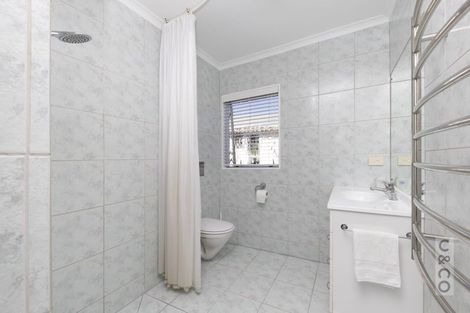 Photo of property in 2 Applemoors Way, Riverhead, 0820