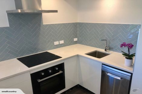 Photo of property in 2/180 Coronation Road, Hillcrest, Auckland, 0627