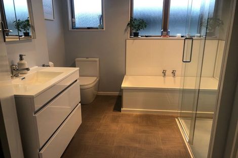 Photo of property in 131a Waikawa Road, Picton, 7220