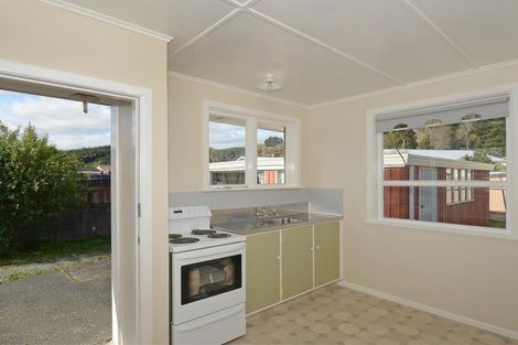 Photo of property in 2/8 Oregon Drive, Maoribank, Upper Hutt, 5018