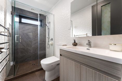 Photo of property in 48a Peter Terrace, Castor Bay, Auckland, 0620