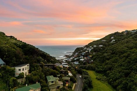 Photo of property in 66 Hungerford Road, Houghton Bay, Wellington, 6023