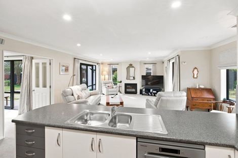 Photo of property in 8 Gwen Place, Redwood, Christchurch, 8051