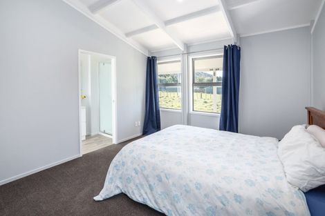 Photo of property in 59 Western Lake Road, Western Lake, Featherston, 5773