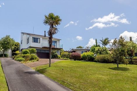 Photo of property in 906 Whangaparaoa Road, Manly, Whangaparaoa, 0930