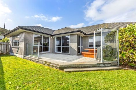 Photo of property in 75 Aotea Drive, Aotea, Porirua, 5024