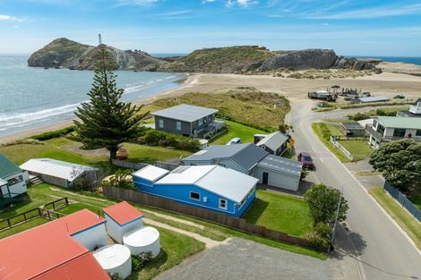 Photo of property in 119 Jetty Road, Castlepoint, Tinui, 5889