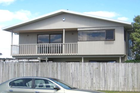 Photo of property in 1/28 Knights Road, Rothesay Bay, Auckland, 0630