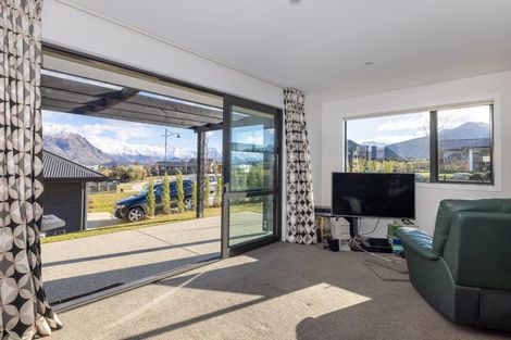 Photo of property in 52 Minaret Ridge, Wanaka, 9305