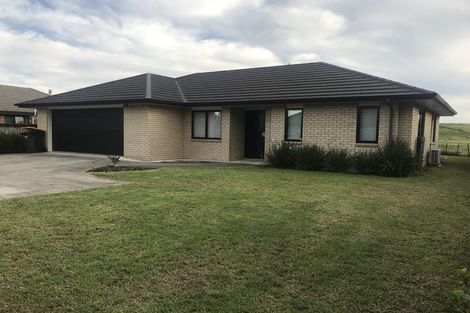 Photo of property in 30 Breaker Grove, Waiuku, 2123