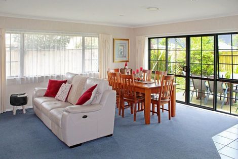 Photo of property in 16 Woodgate Court, Fitzherbert, Palmerston North, 4410