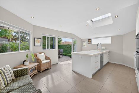 Photo of property in 1/6 Fenwick Avenue, Milford, Auckland, 0620