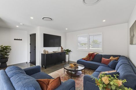 Photo of property in 247 Huatoki Street, Upper Vogeltown, New Plymouth, 4310