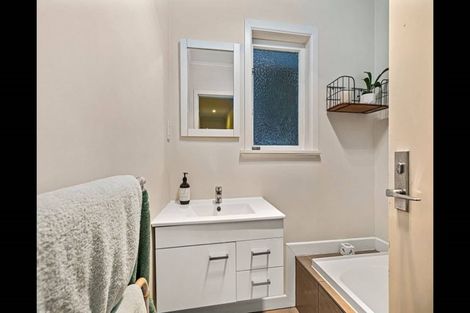 Photo of property in 12 Arahoe Road, New Lynn, Auckland, 0600