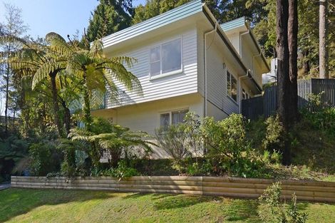 Photo of property in 5 Tiniroa Grove, Silverstream, Upper Hutt, 5019