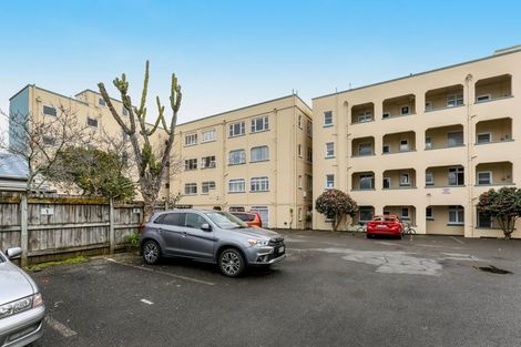 Photo of property in 127 Saint Aubyn Street, New Plymouth, 4310