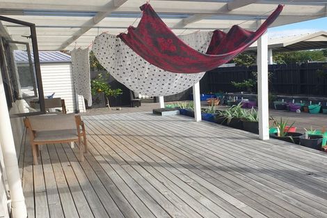 Photo of property in 40 Edgewater Parade, Waiuku, 2123