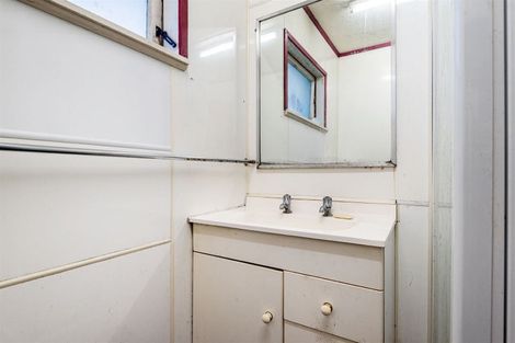 Photo of property in 1/22 Gladys Avenue, Glenfield, Auckland, 0629