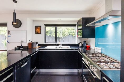 Photo of property in 5 D'urville Place, Kelvin Grove, Palmerston North, 4414